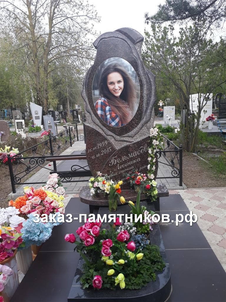 Памятник девушке из гранита в виде розы с цветным портретом фото